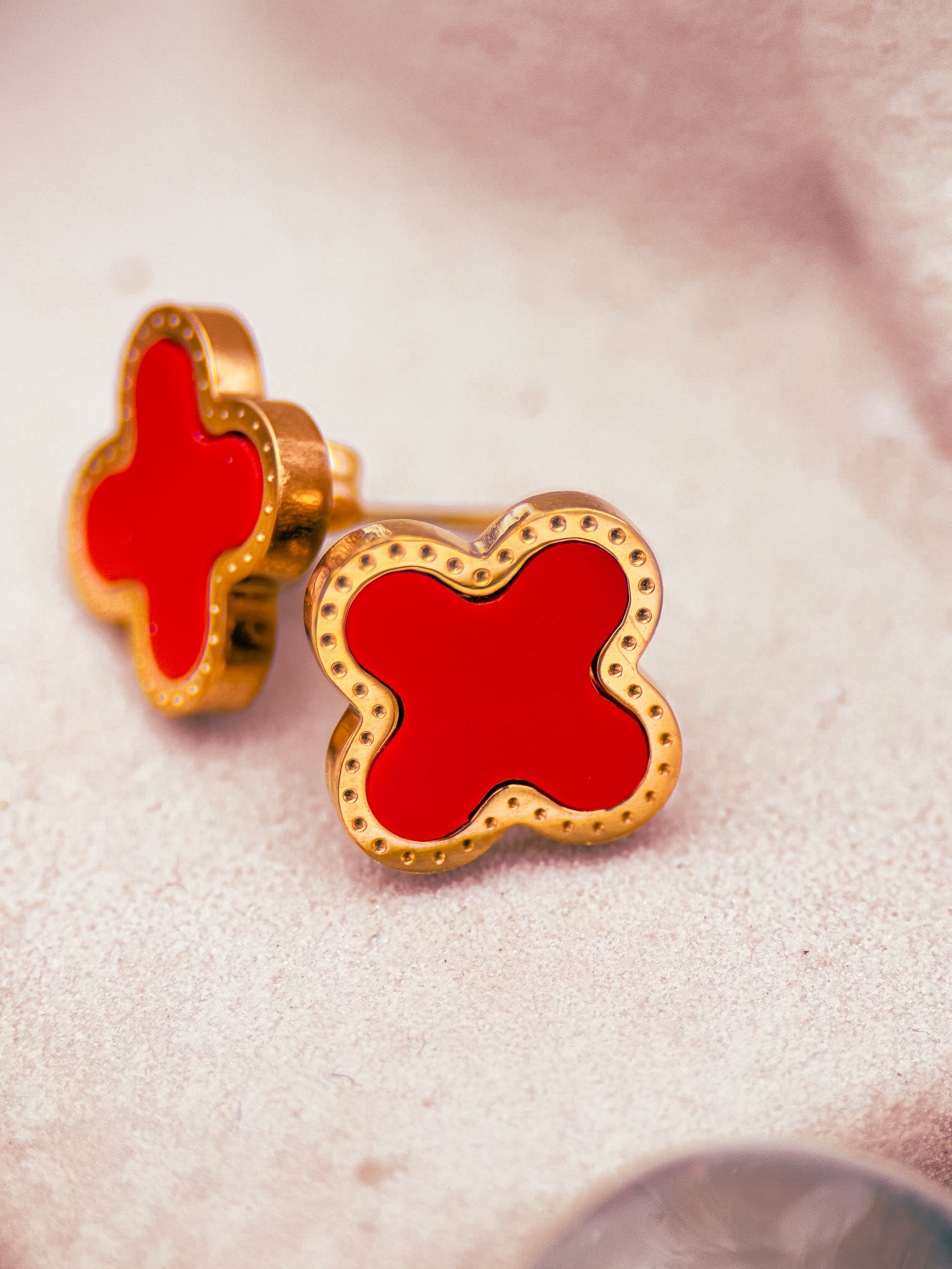 Boucle d'oreille Stella rouge
