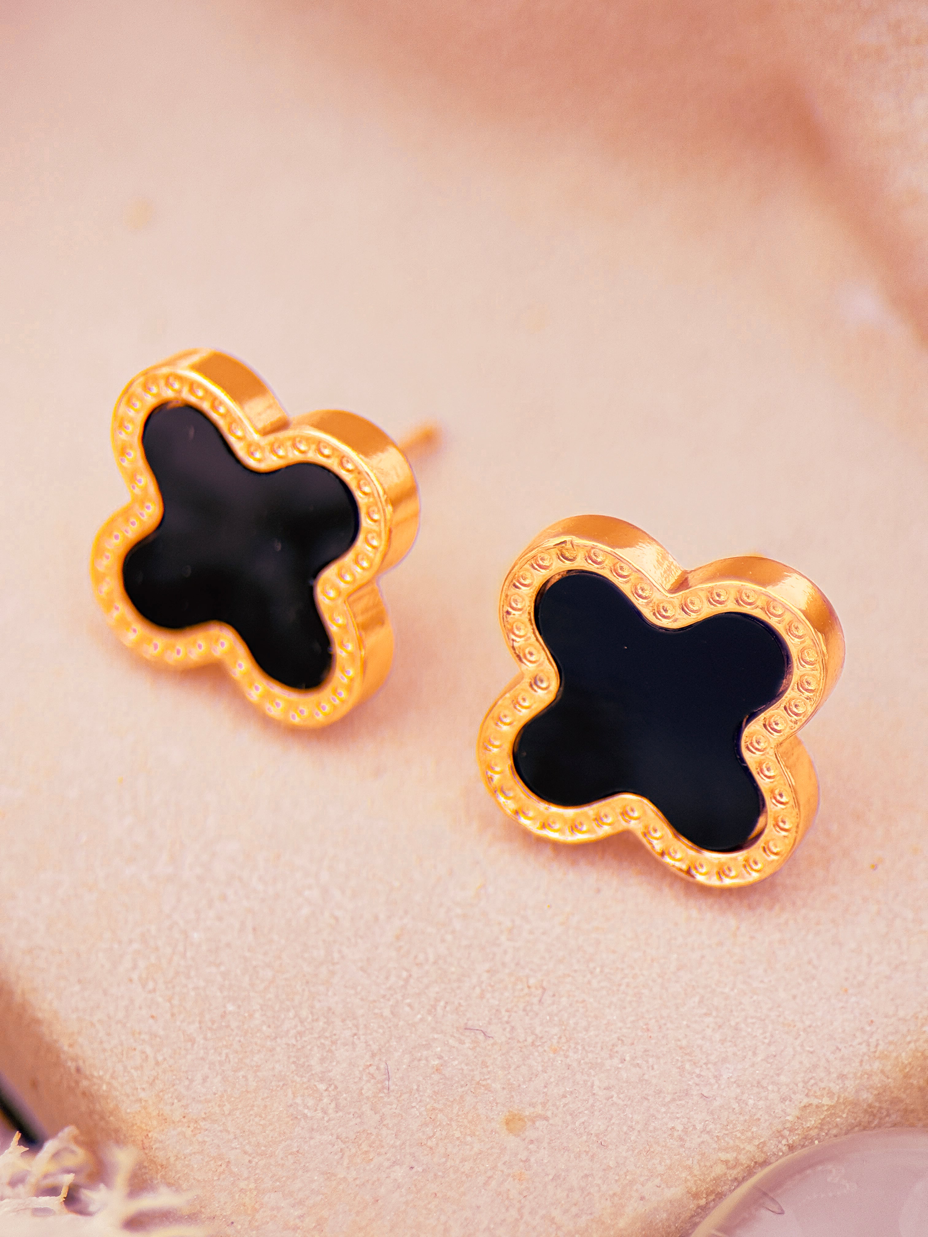 Boucle d'oreille Stella noir